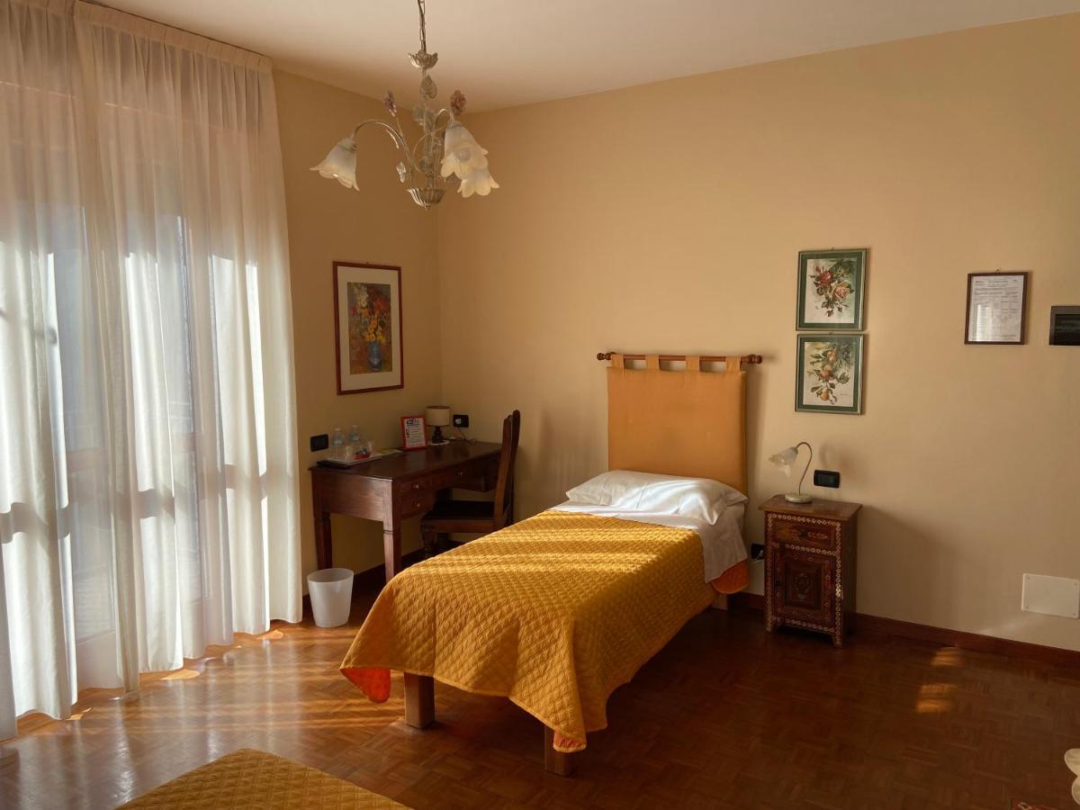 Bed and Breakfast La Via Del Sole Susa Exterior foto
